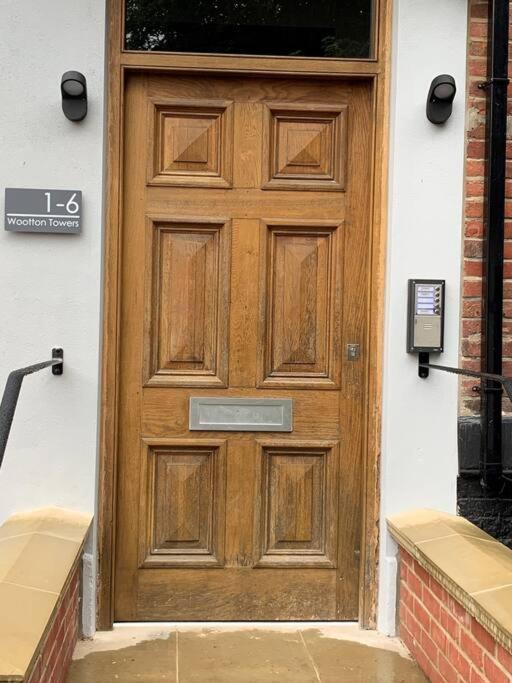 Large, Newly Renovated, Three Bedroom Town Centre Split Level Apartment With Free Parking, Sleeps Seven - Walking Distance To Beach Bornemouth Extérieur photo