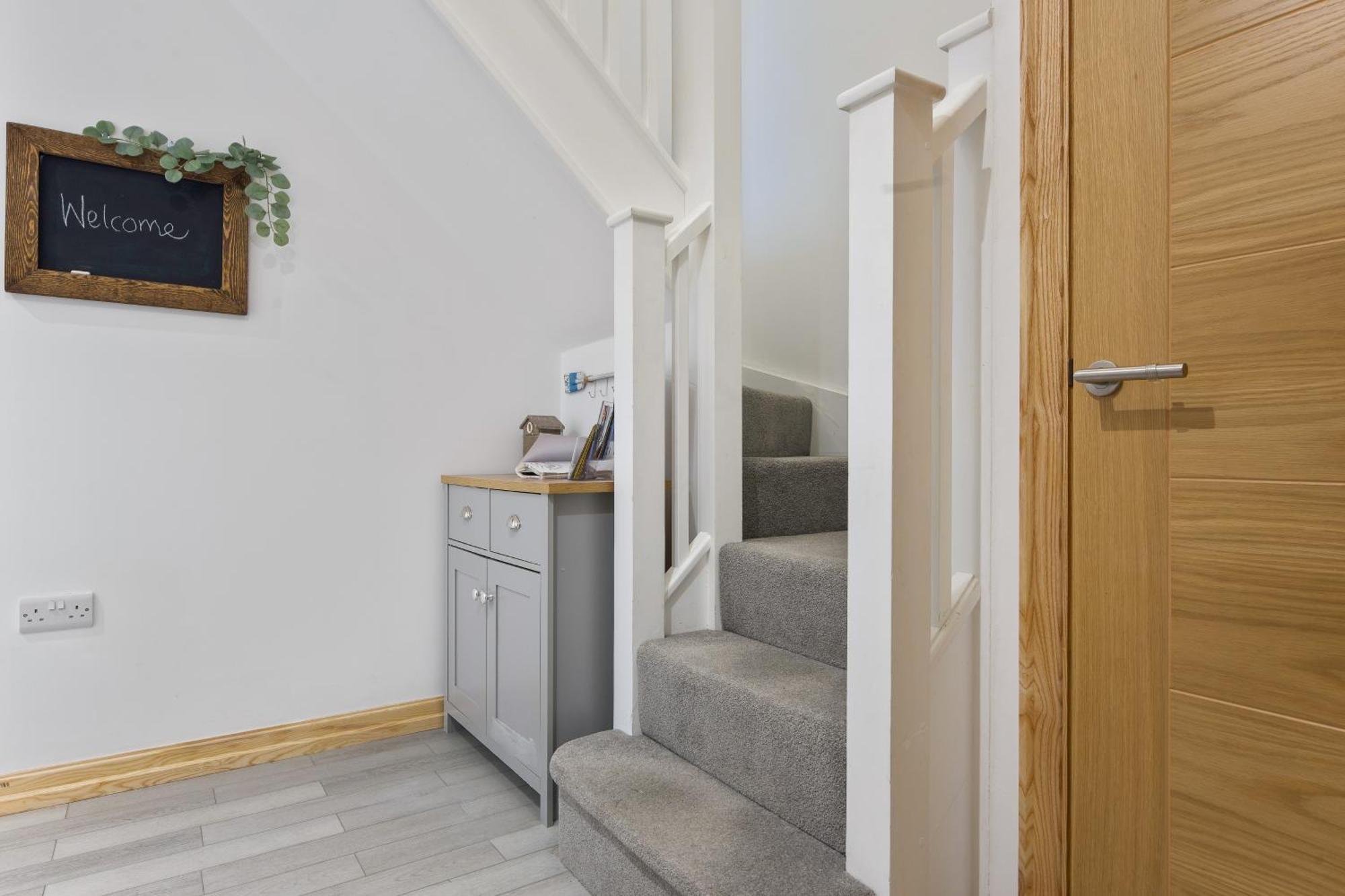 Large, Newly Renovated, Three Bedroom Town Centre Split Level Apartment With Free Parking, Sleeps Seven - Walking Distance To Beach Bornemouth Extérieur photo